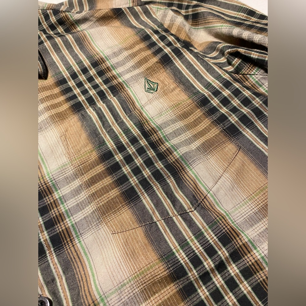 Volcom Men’s Button Down - Picture 6 of 7